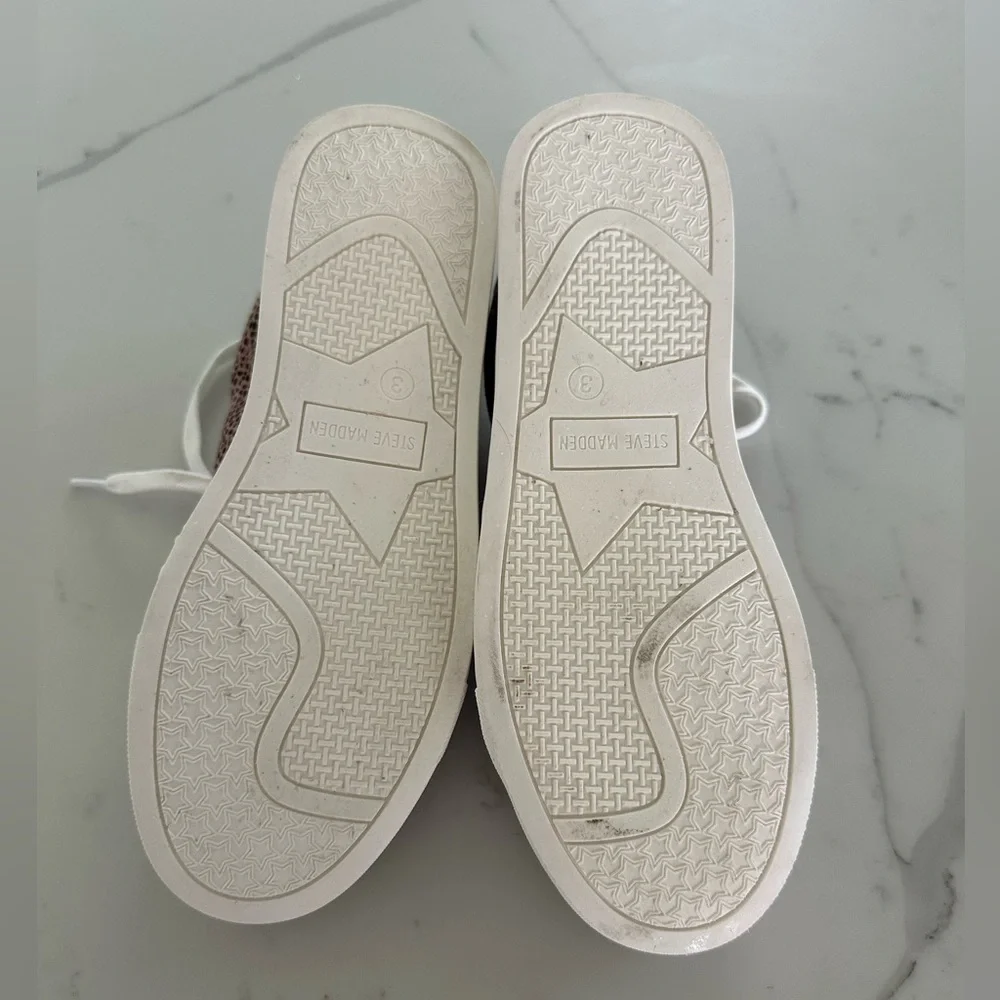 NWOT: Steve Madden Rezume Summer Sneaker - Kids'